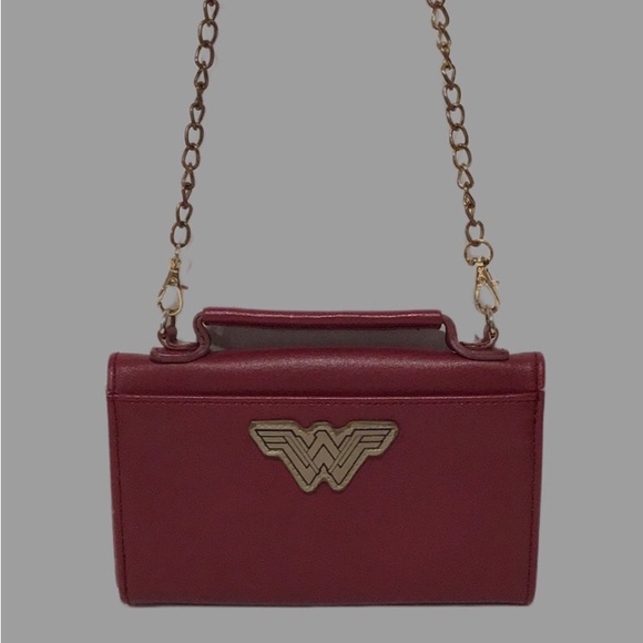 DC Comics Wonder Woman Crossbody/Handbag, Bonded Leather, Maroon & Gold - Picture 5 of 11